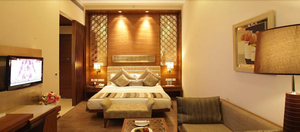 Oodles Hotel New Delhi Exterior photo