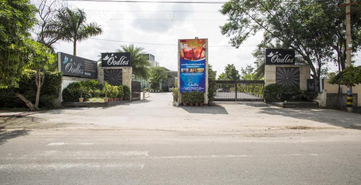 Oodles Hotel New Delhi Exterior photo