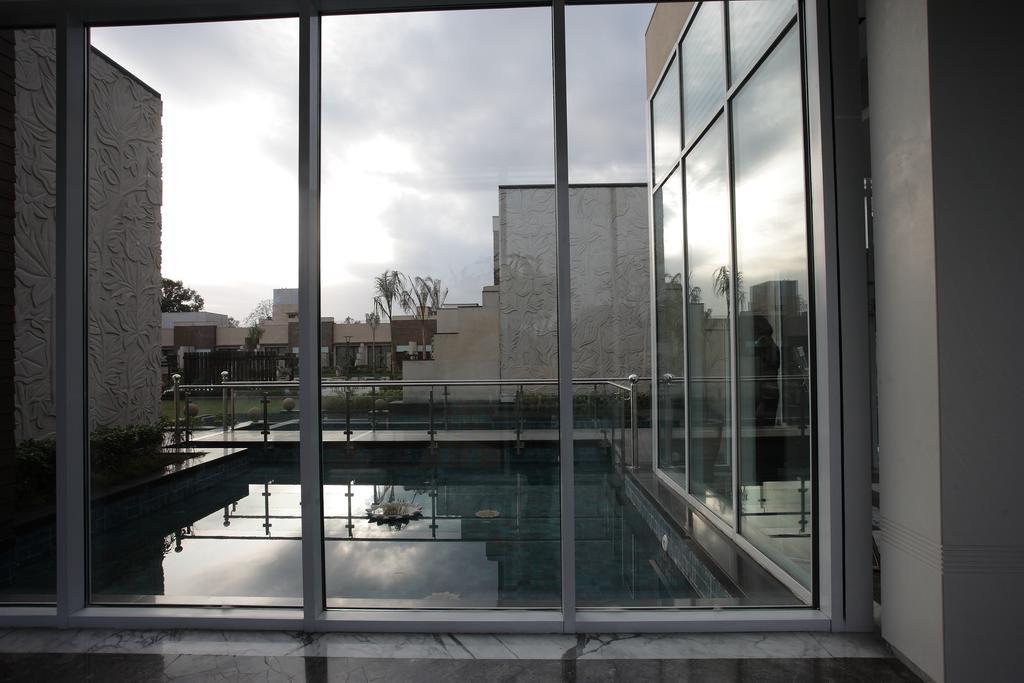 Oodles Hotel New Delhi Exterior photo