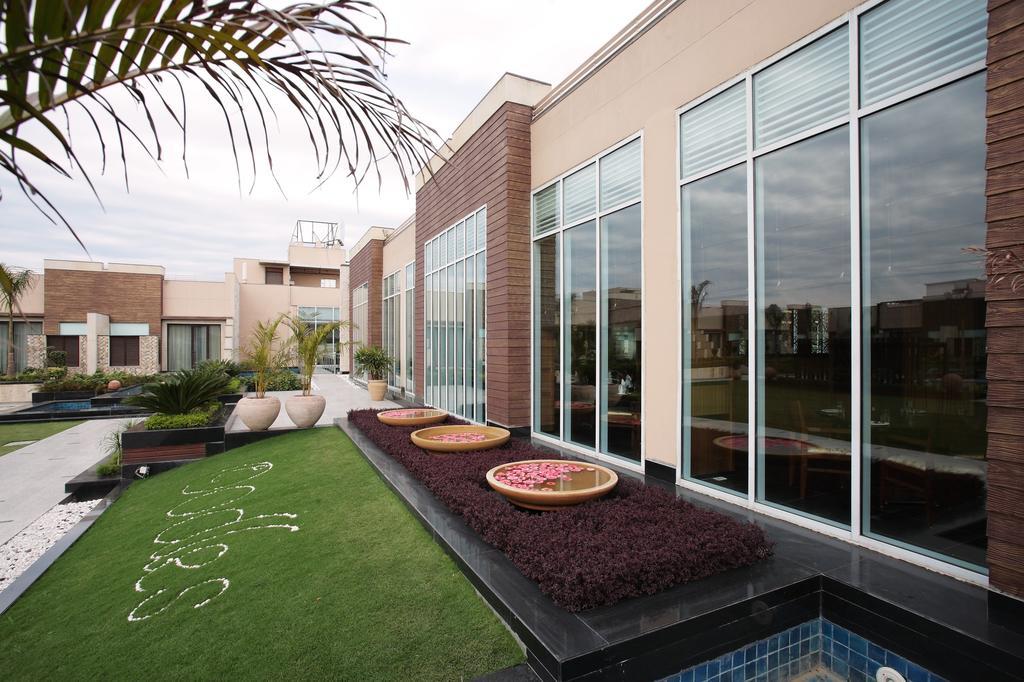 Oodles Hotel New Delhi Exterior photo