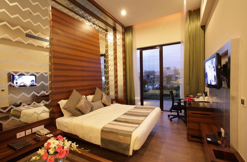 Oodles Hotel New Delhi Exterior photo