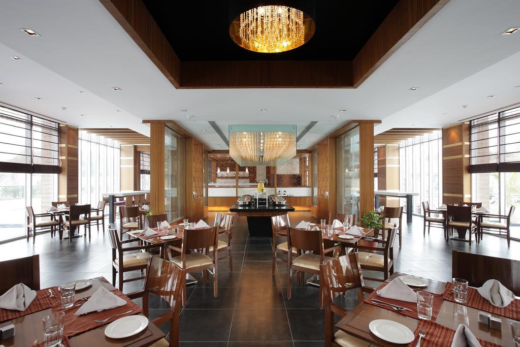 Oodles Hotel New Delhi Exterior photo